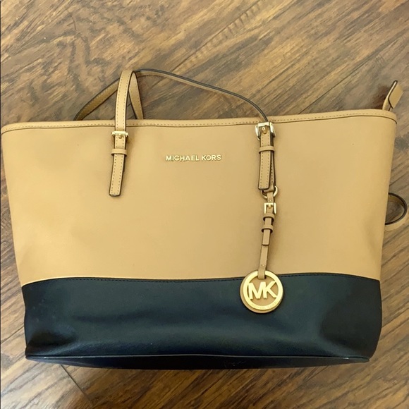 Michael Kors Large Tan/Black Tote - Picture 2 of 5